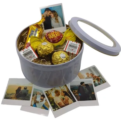 Lata con fotos y chococolates
